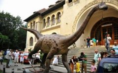Hunedoara: Festivalul Dinozaurilor, destinație de week-end în Țara Hațegului