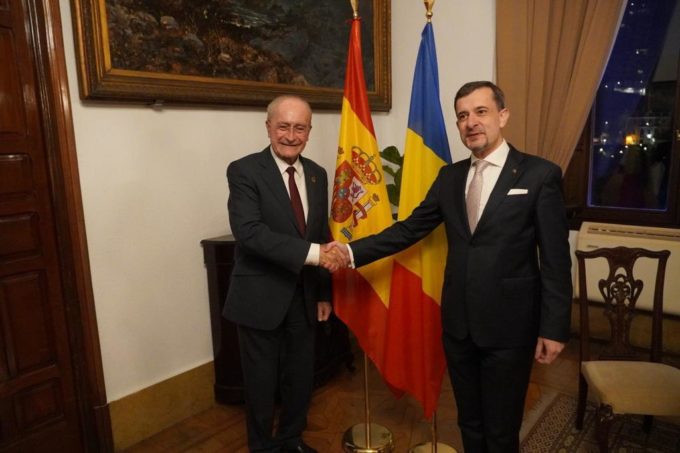 Întâlnirea ambasadorului României, George Bologan, cu primarul orașului Malaga, Francisco de la Torre