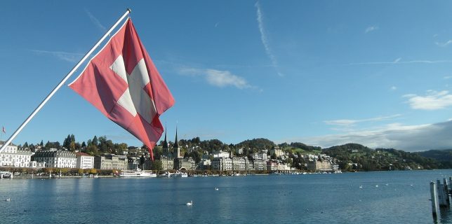 Iohannis – De la sfârşitul lunii mai 2019 nu va mai exista nicio restricţie pe piaţa muncii din Elveţia