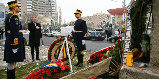 Iohannis – Onorăm memoria victimelor Revoluţiei doar opunându-ne ferm atacurilor împotriva Justiţiei şi a instituţiilor democratice
