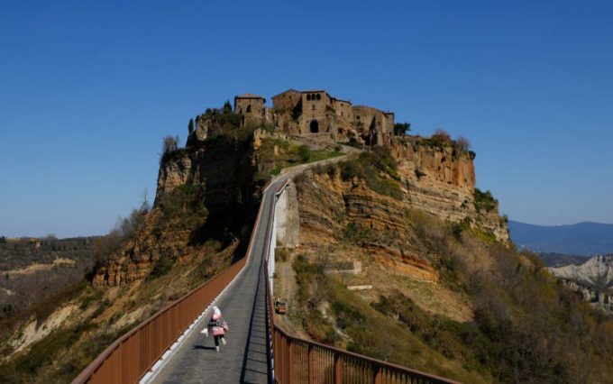 Italia doreşte să înscrie Civita, supranumit ''oraşul care moare'', în patrimoniul UNESCO
