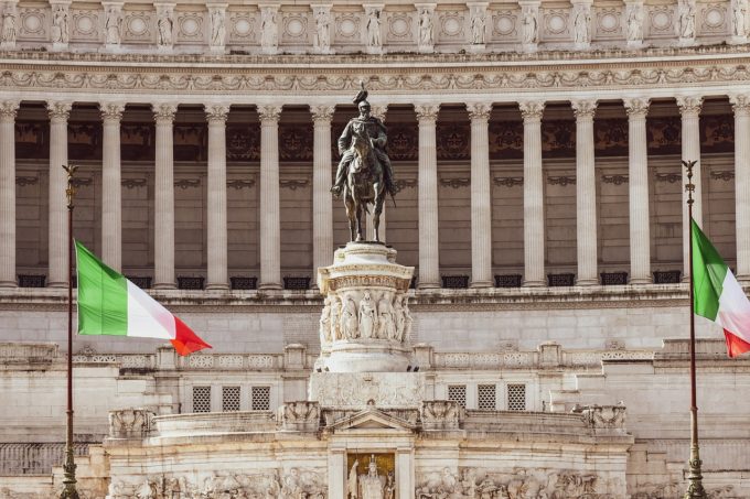 Italia limitează deplasările pentru sărbători