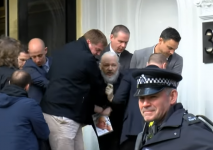 Julian Assange, găsit vinovat de încălcarea condiţiilor eliberării pe cauţiune