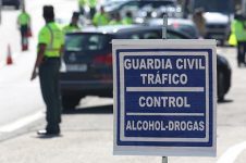 La DGT realizará 25.000 pruebas diarias de alcohol y drogas a conductores