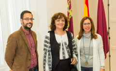 La alcaldesa de Cartagena recibe a la poeta Ana Blandiana antes de su participación en Deslinde
