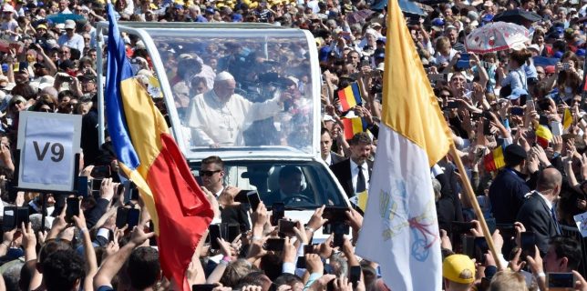 La alegría de la gente por la visita del Papa a Rumania