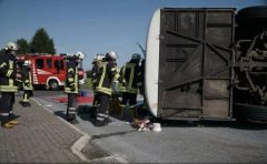 MAE: Patru români răniți în accidentul din Germania, supuși unor investigații amănunțite; starea lor - stabilă