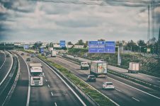 MAE: Prevederile cu caracter restrictiv din versiunea finală a Pachetului Mobilitate I vor afecta transportul rutier în UE