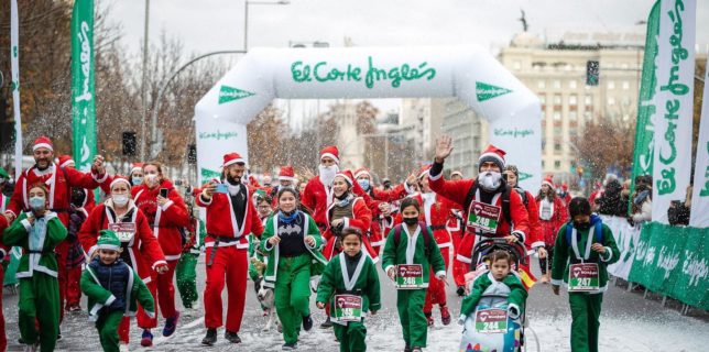 Madrid: Mii de Moş Crăciuni au alergat într-o cursă caritabilă în beneficiul victimelor erupţiei din La Palma