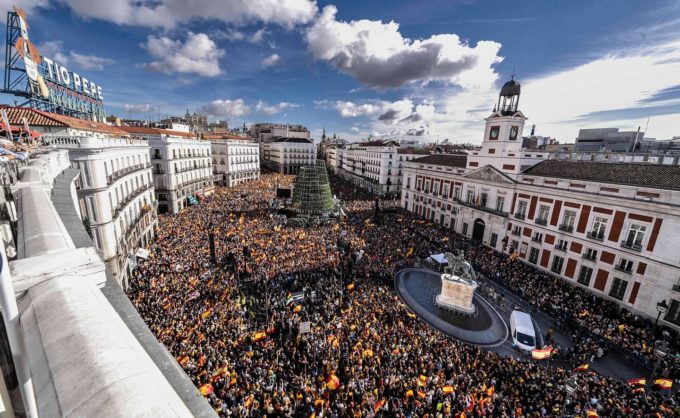 Manifestaţii în toată Spania împotriva premierului Sanchez şi a amnistiei pentru separatiştii catalani
