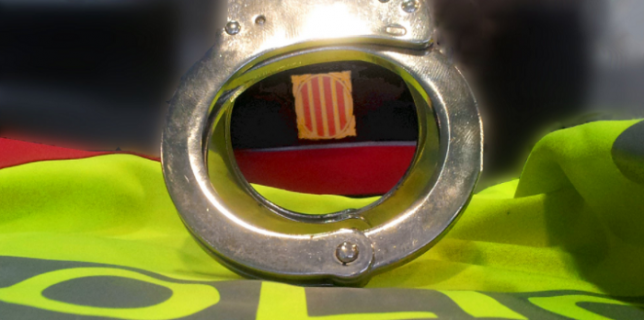 Manifestaţie împotriva represiunii la Barcelona În lanţuri la uşa tribunalului