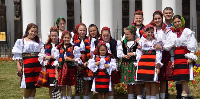 Maramureş – 500 de tineri în costume populare la deschiderea evenimentului ”Zilele Maramureşului – Haida, hai în Maramureş”