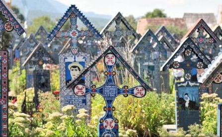 Maramureș – Cimitirul Vesel, Mocănița și bisericile din lemn, cele mai căutate obiective turistice în această vară