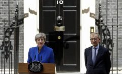 Marea Britanie: Theresa May anunță că va forma noul guvern