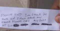 Mesaj neobișnuit apărut printr-o fantă a unui bancomat: "Vă rog, ajutați-mă. Sunt blocat..."