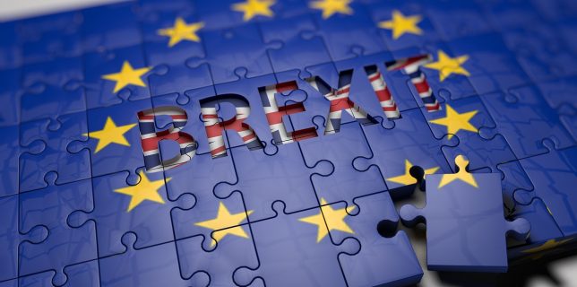 Mii de cetăţeni din UE riscă să-şi piardă statutul legal în Marea Britanie după Brexit