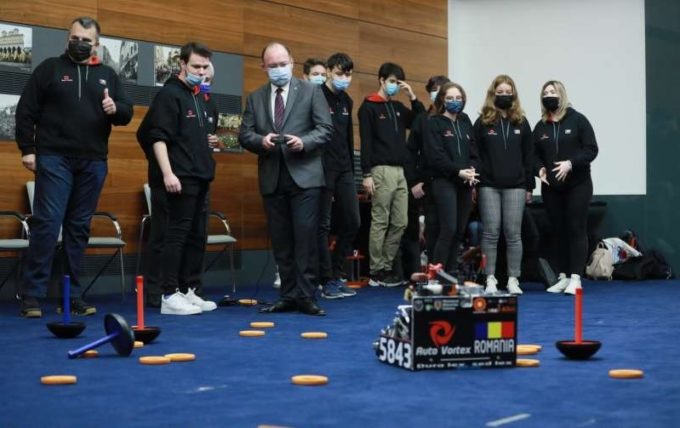 Ministrul Aurescu a primit echipa AutoVortex, câştigătoare a Campionatului Internaţional de Robotică
