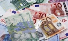 Moneda națională se depreciază în raport cu euro; BNR anunță un curs record de 4,6551 lei/euro