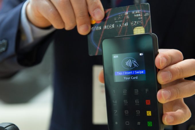 Nivelul de utilizare a plăţilor digitale în România se situează la 44 de puncte din 100 (raport)