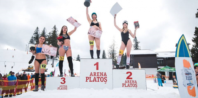 O clujeancă Anca Ţandrea a câştigat Miss Bikini pe zăpadă pentru al doilea an consecutiv