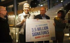 PE: O petiție cu 3,5 milioane de semnături împotriva CETA a fost prezentată la Strasbourg
