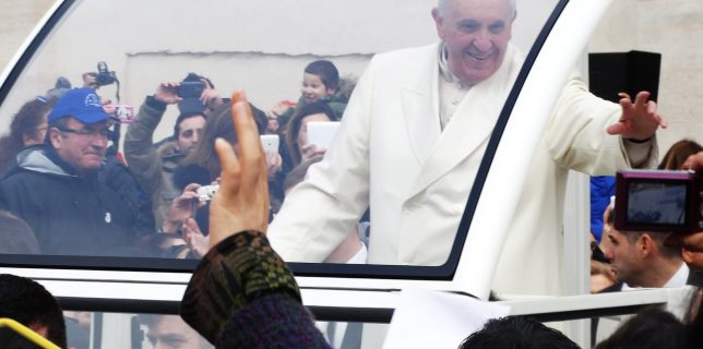 Papa Francisc a acceptat demisia nunţiului apostolic în Spania