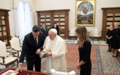 Papa Francisc a fost văzut din nou fără mască, în cadrul unei întrevederi cu premierul spaniol