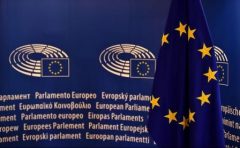 Parlamentul European cere Marii Britanii să pună capăt discriminării împotriva cetățenilor UE