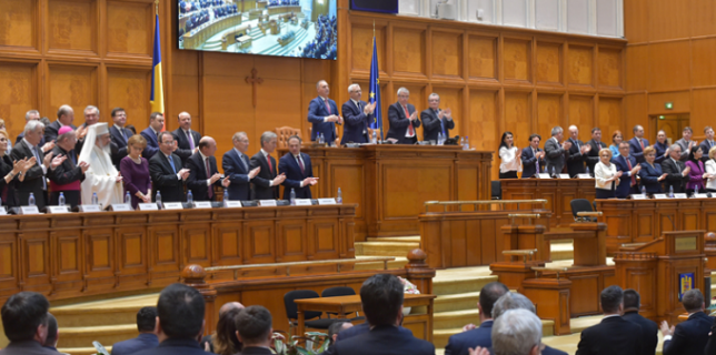 Parlamentul de la Bucureşti a adoptat Declaraţia pentru celebrarea Unirii Basarabiei cu Ţara Mamă România