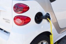 Peste 2.800 de maşini electrice şi hibrid, comercializate în 2017 în România