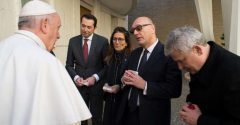Pr. Francisc Doboş: Papa a donat cinci ventilatoare pentru bolnavii de COVID-19 din România