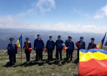 Prahova: Imnul României, interpretat de zeci de artişti la peste 2.000 m altitudine, lângă Crucea de pe Caraiman