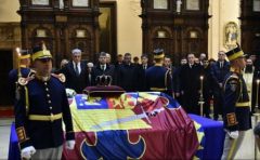 Premierul Tudose: Regele Mihai I va rămâne în memoria românilor un simbol al demnității și nobleții