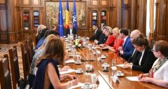Preşedintele Iohannis s-a întâlnit cu un grup de români care ocupă funcţii publice în ţările de reşedinţă