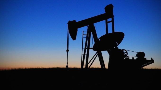 Preţul petrolului scade din cauza temerilor privind ameninţările la redresarea economiei globale