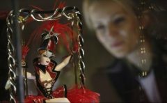 VIDEO: Prima expoziție dedicată păpușii Barbie la Madrid