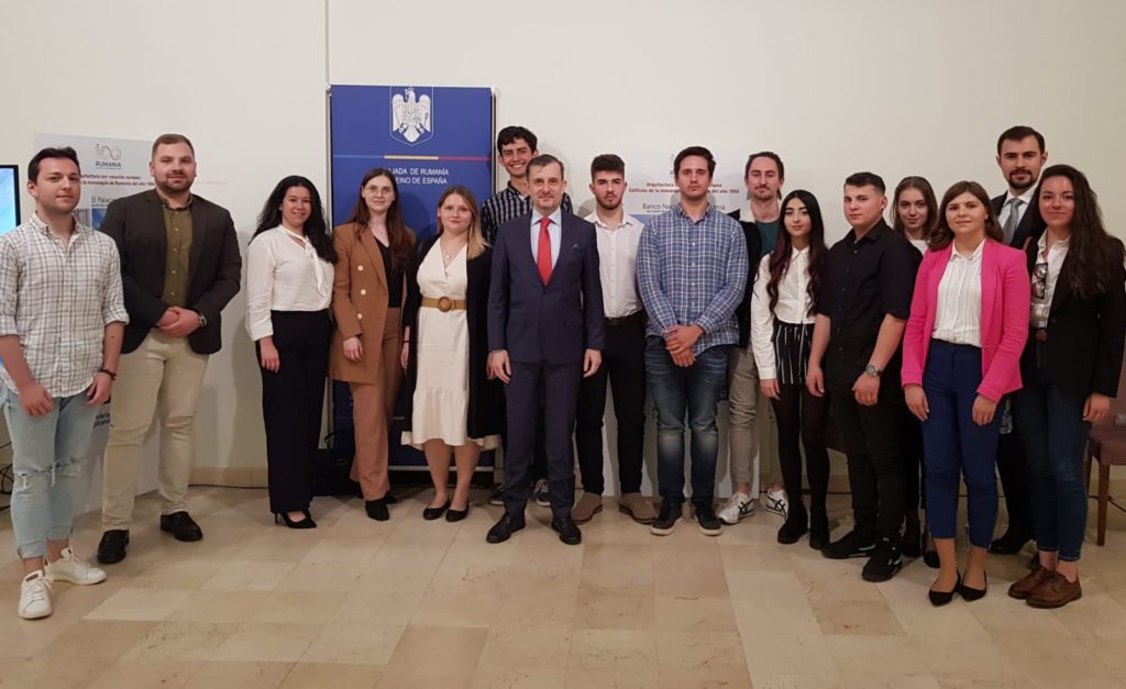 Prima reuniune a ambasadorului George Bologan cu studenții români din Spania