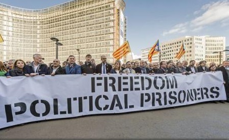 Primarii catalani scandează la Bruxelles ‘libertate’ pentru ‘prizonierii politici’