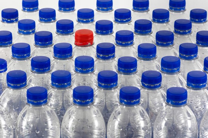 Producătorii europeni sunt de acord să încorporeze 30% plastic reciclat în ambalajele de plastic