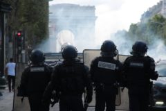 Proteste în Franţa: Amnesty avertizează ''cu privire la utilizarea excesivă a forţei şi la arestări abuzive''