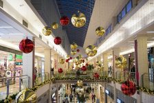 Raport: 42% dintre români cheltuie mai mult decât ar trebui în perioada Crăciunului