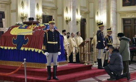 Regele Carl al XVI-lea Gustaf și regele Juan Carlos I – prezenți la funeraliile regelui Mihai I