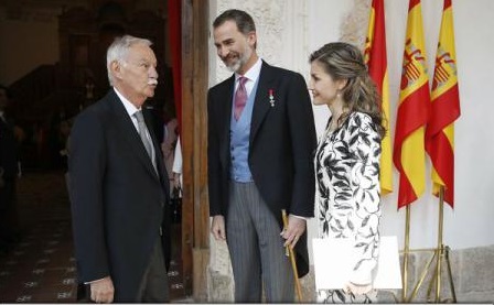 Regele Felipe al VI-lea i-a decernat premiul Cervantes scriitorului spaniol Eduardo Mendoza