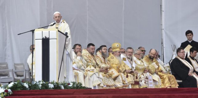 Regina Coeli del Papa Que María proteja a todos los rumanos