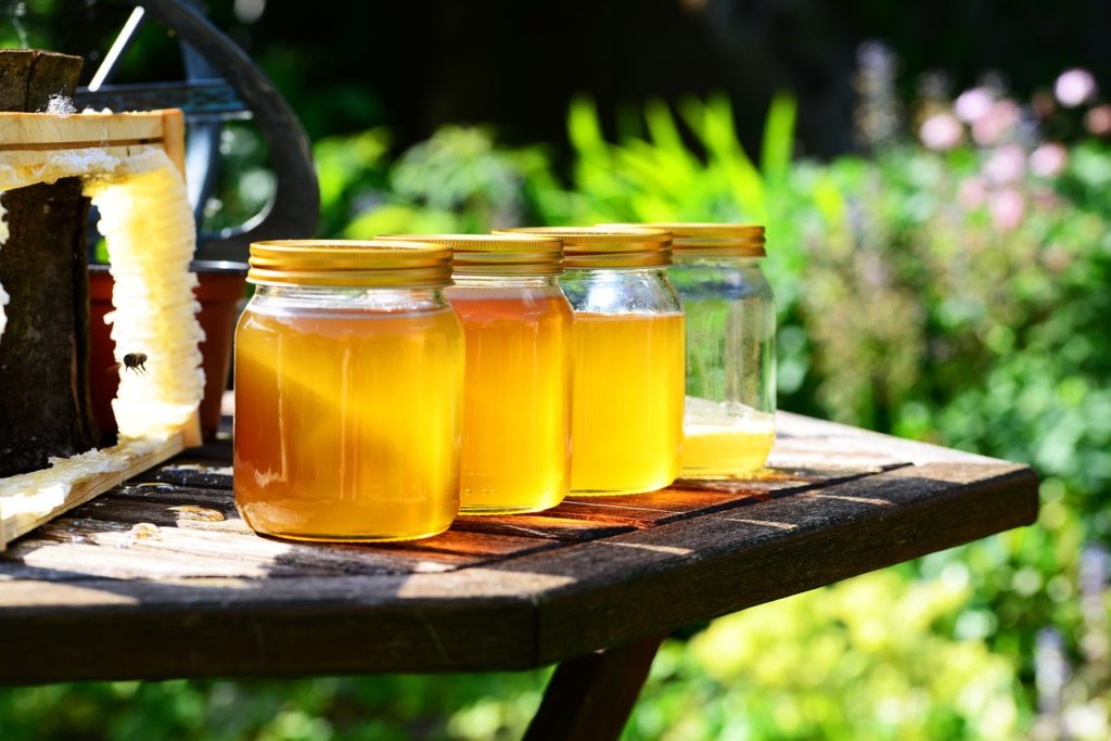 România importă aproape 35% din consumul intern de miere, deşi este un producător important în Europa
