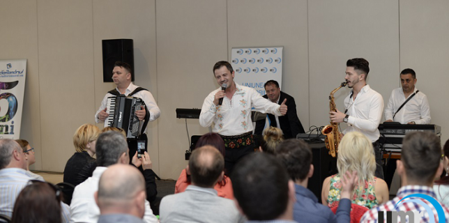 Românii-din-Spania-și-au-cântat-dorul-de-țară-într-un-concert-extraordinar-cu-Tinu-Vereșezan