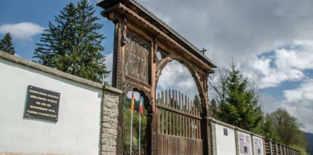 Se solicită intervenţia preşedintelui României în conflictul Cimitirului Internaţional din Valea Uzului