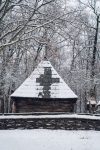 Sibiu: Semnul crucii a apărut pe o casă de la Muzeul ASTRA, după ce s-a topit parţial zăpada