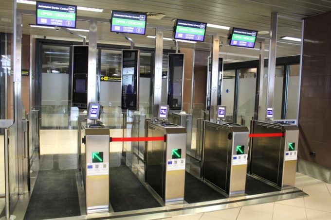 Sistem de verificare a documentelor de călătorie biometrice, prin compararea imaginilor faciale, implementat la Aeroportul "Henri Coandă"
