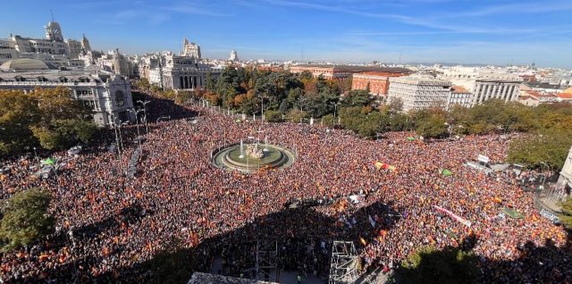 Spania: 170.000 de oameni au ieşit în stradă la Madrid pentru a denunţa legea privind amnistia separatiştilor catalani